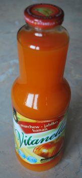 Сок морковно-банановый в бутылке
